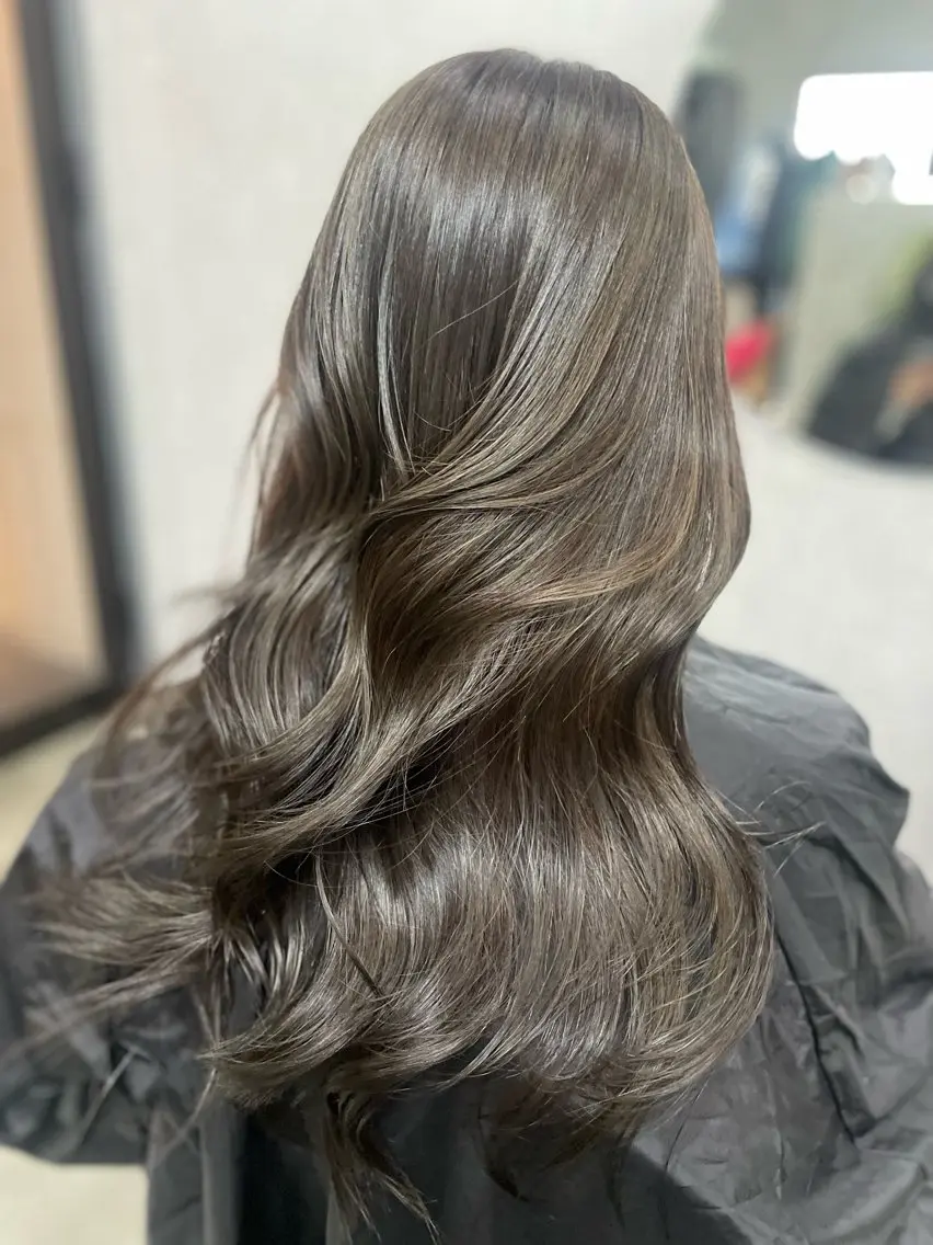 ロング カラー ベージュカラー オリーブベージュ レイヤーカット AIRI layer cut hairのヘアスタイル