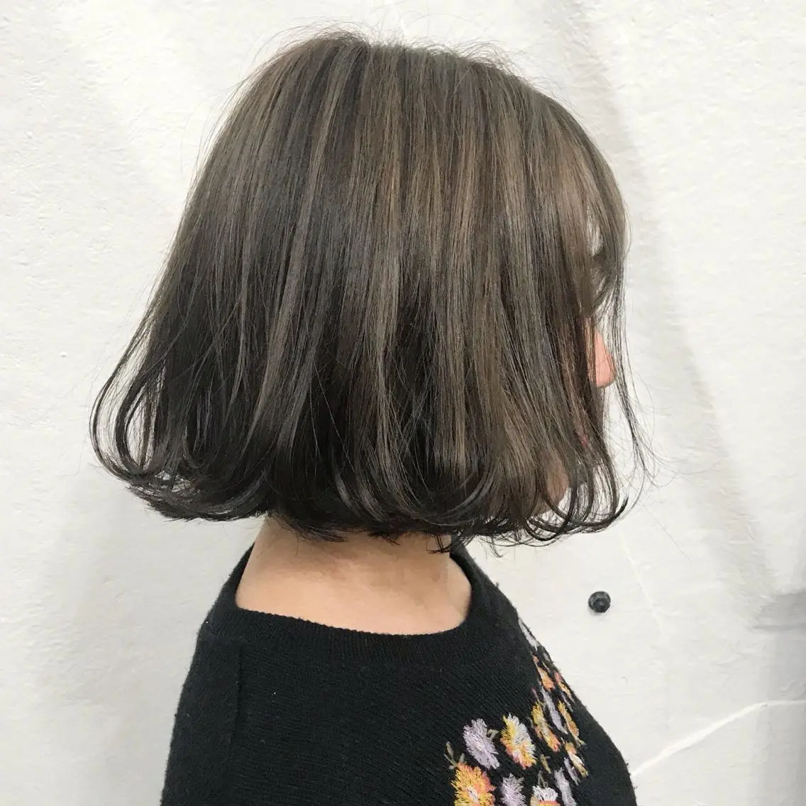 ショート カラー アッシュ アッシュグレー アッシュグレージュ ブリーチ グレージュ K-POP好き美容師 🇰🇷Kai.Yのヘアスタイル