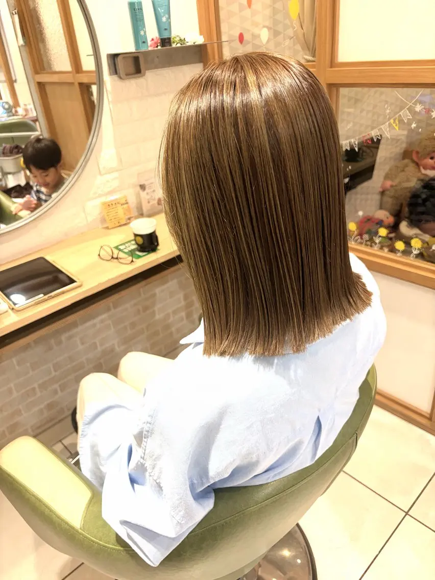 カット×極細ハイライト×全体カラーの写真