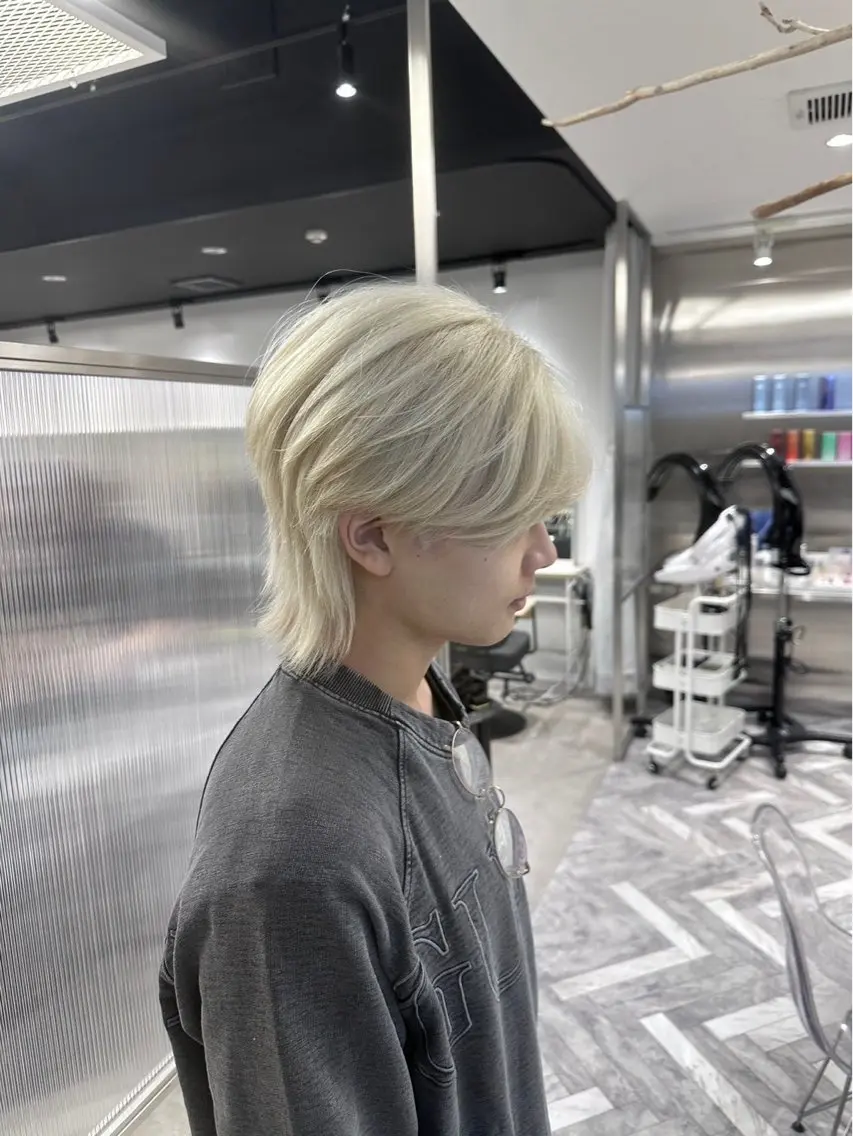 カラー メンズ メンズバレイヤージュ メンズブリーチ メンズハイライト メンズハイトーン メンズインナーカラー カット ヘアカラー シャドウパーマ/ ルーズパーマ/メンズのヘアスタイル