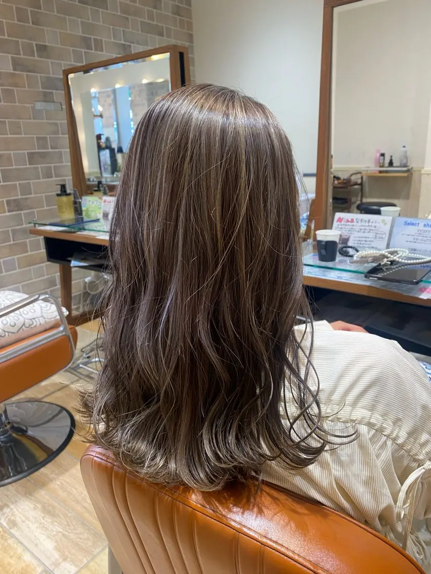 ロング カラー ヘアカラー 宮内 真乃のヘアスタイル