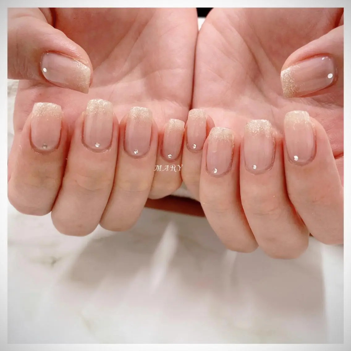 ネイル グラデーション ラメ(グリッター) ラメグラデーション ニュアンスネイル オフィスネイル ハンドネイル Mary nail .narumiのネイルデザイン