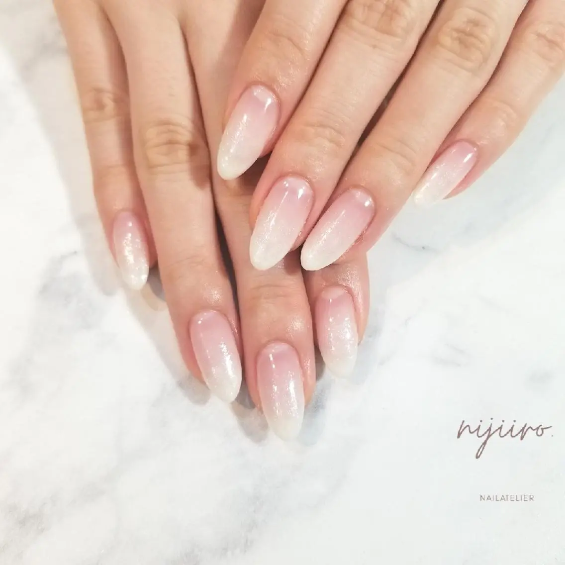 ネイル グラデーション シンプルネイル ホワイト ハンドネイル nijiiro🌈 サトウのネイルデザイン