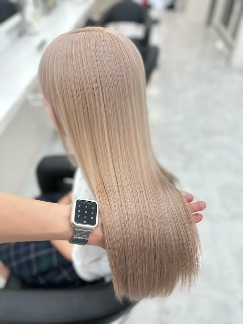 ロング カラー ヘアアレンジ カット ヘアカラー トリートメント 艶カラー/ハイトーン /レイヤーカットのヘアスタイル