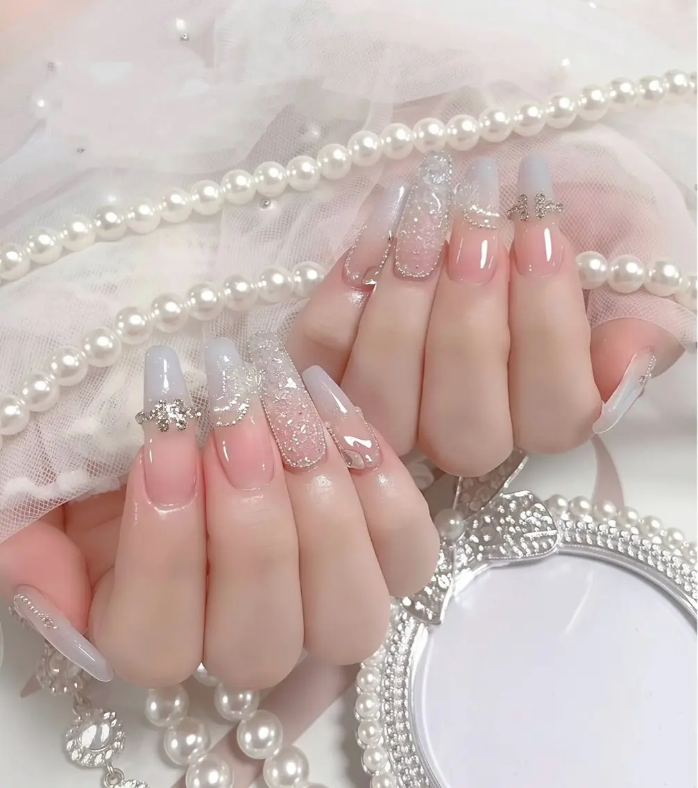 ロング 外国人風カラー 韓国風ヘア ハンドネイル E🌷nail 長さだし専門店のネイルデザイン