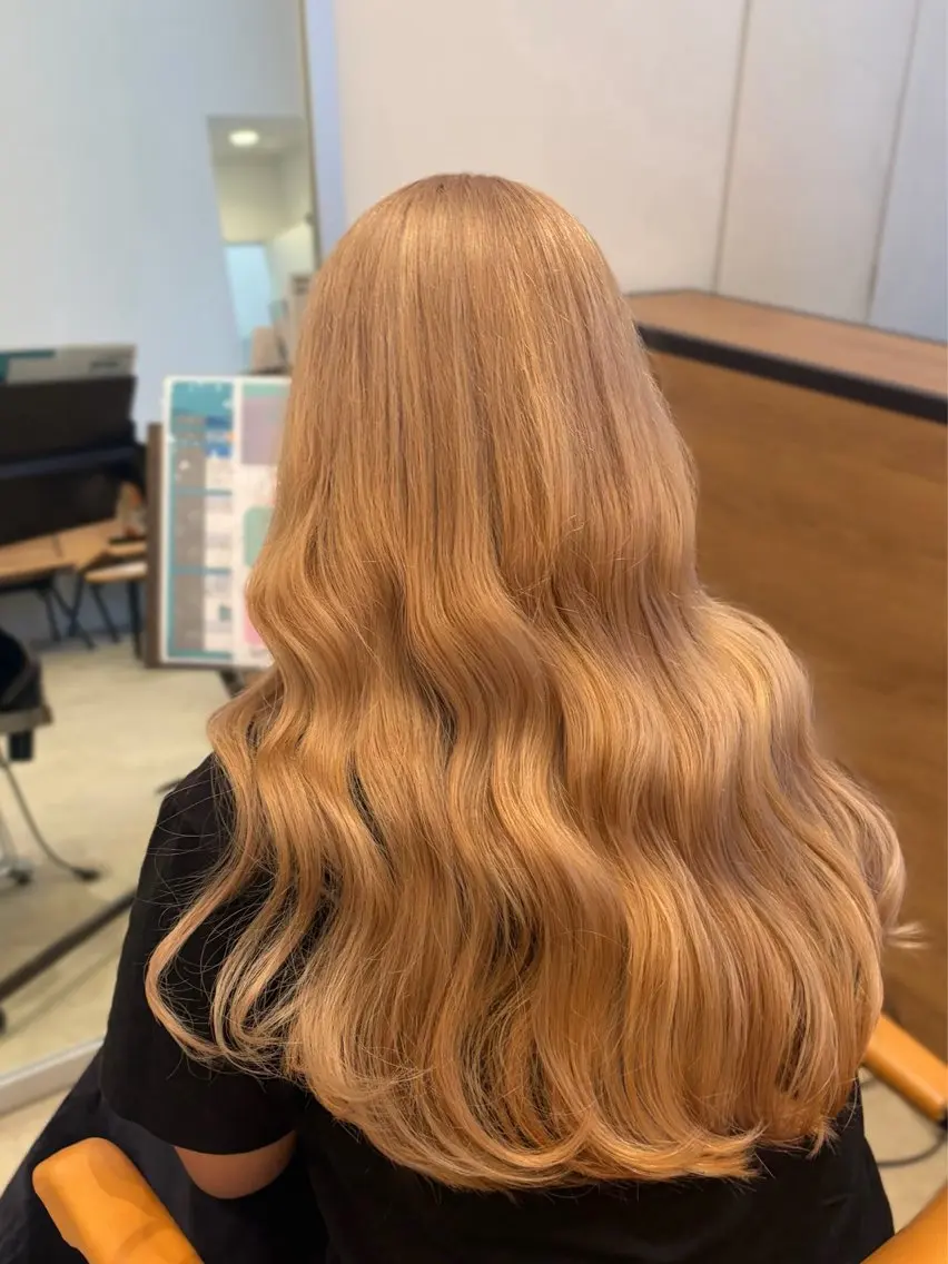 ロング ヘアカラー 羽鳥 菜々子のヘアスタイル