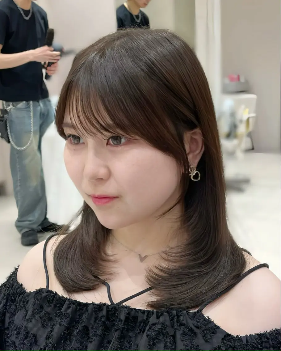 セミロング レイヤーカット 赤み消し透明感カラー 似合わせ前髪柴田礼空のヘアスタイル