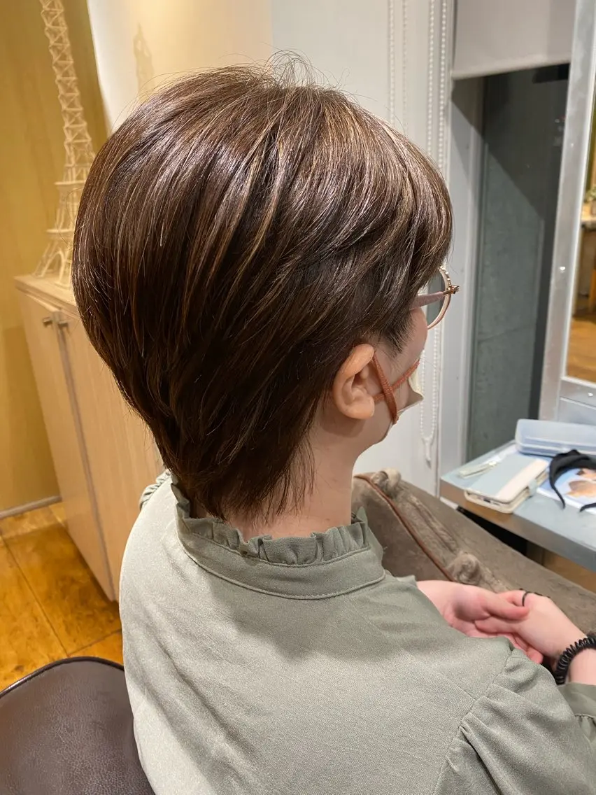ショート カラー 鈴木 あやりのヘアスタイル