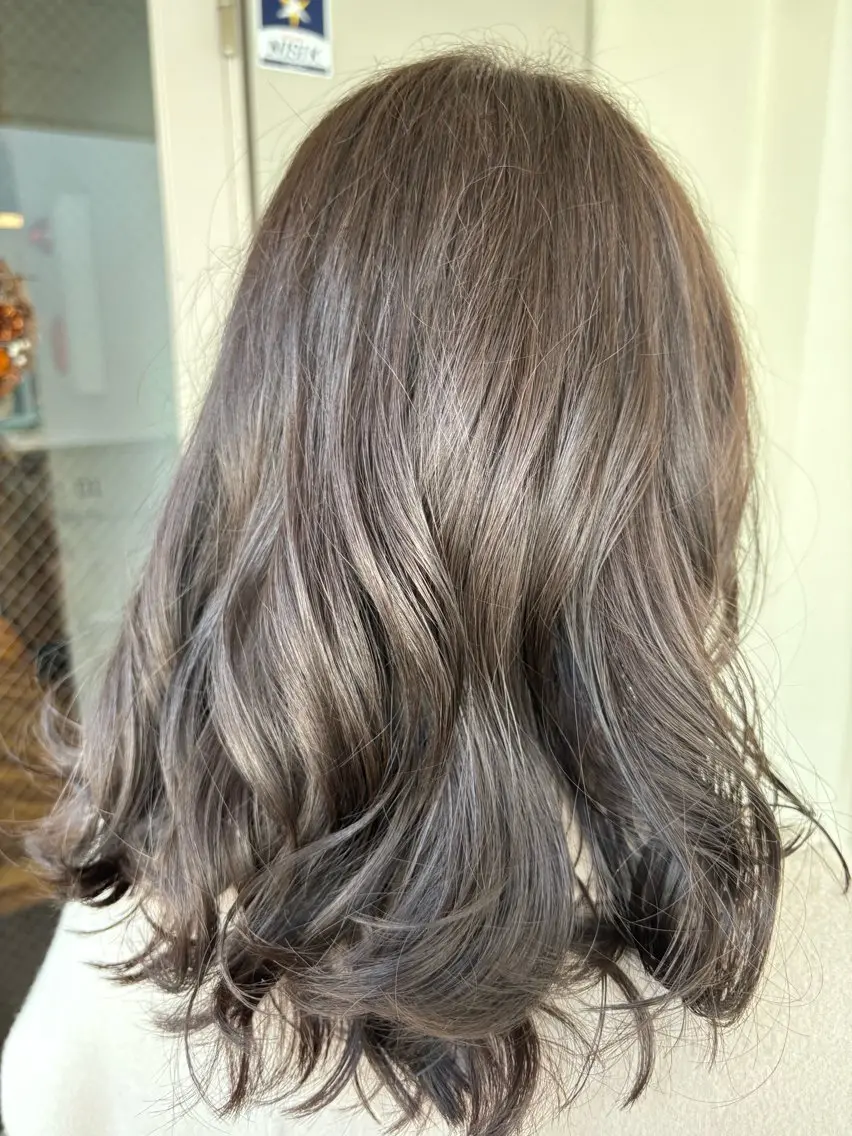 セミロング カラー 透明感カラー ダブルカラー ハイライトカラー イルミナカラー インナーカラー カット ヘアカラー トリートメント misa🫧ナチュラ ル縮毛矯正/髪質改善のヘアスタイル