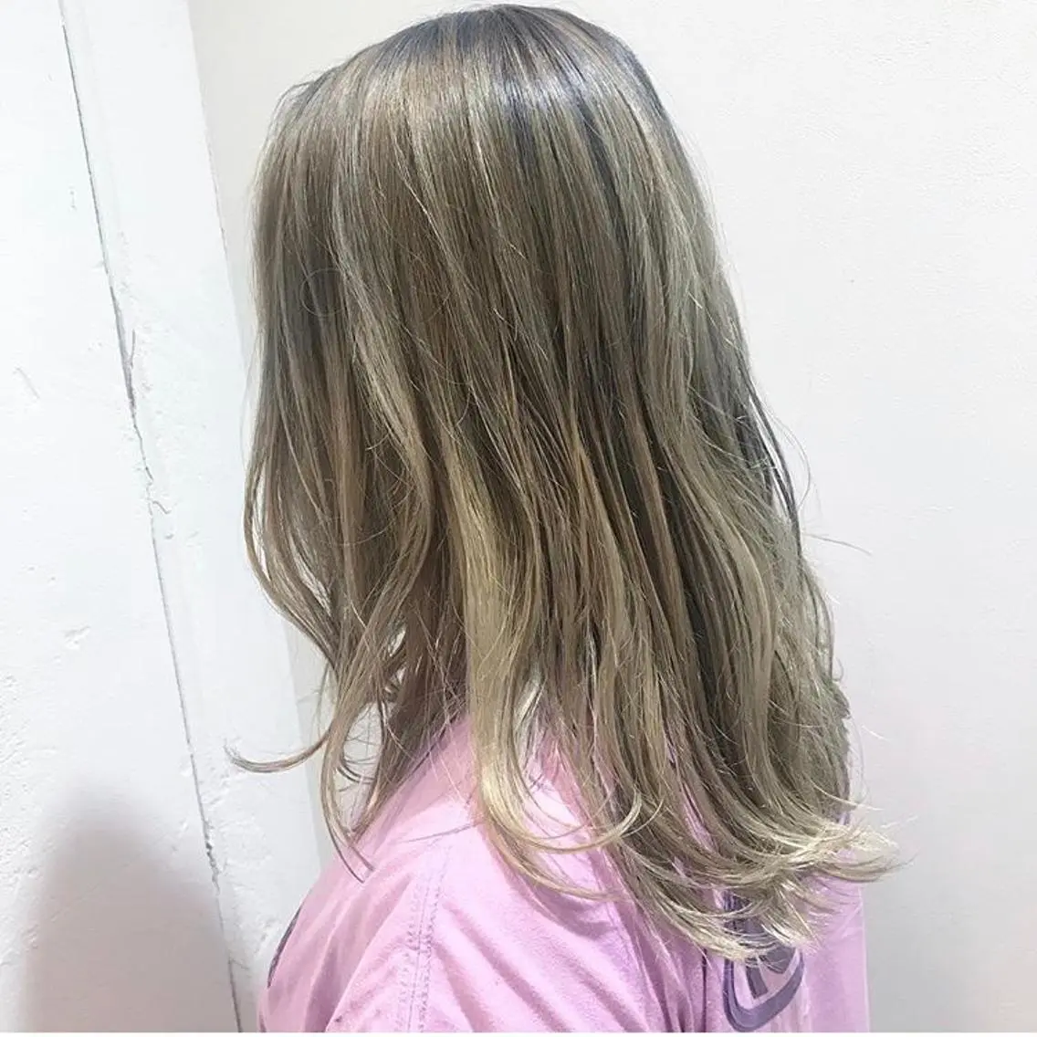 カラー ヘアカラー 西田 優菜のヘアスタイル