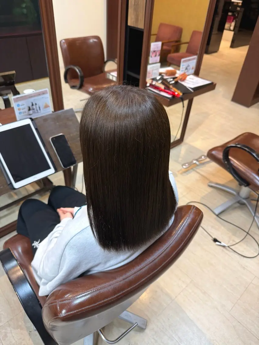 ミディアム カラー オリーブカラー 岸田 奈々/ 艶髪/トレンドカラーのヘアスタイル