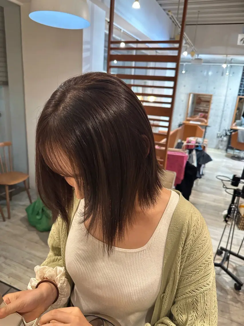 カラー 亀井 咲那のヘアスタイル