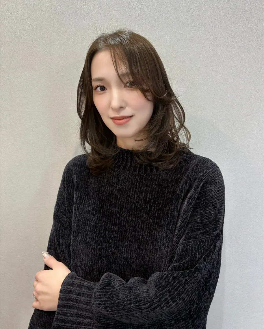 ミディアム レイヤーカット 赤池 日菜子のヘアスタイル