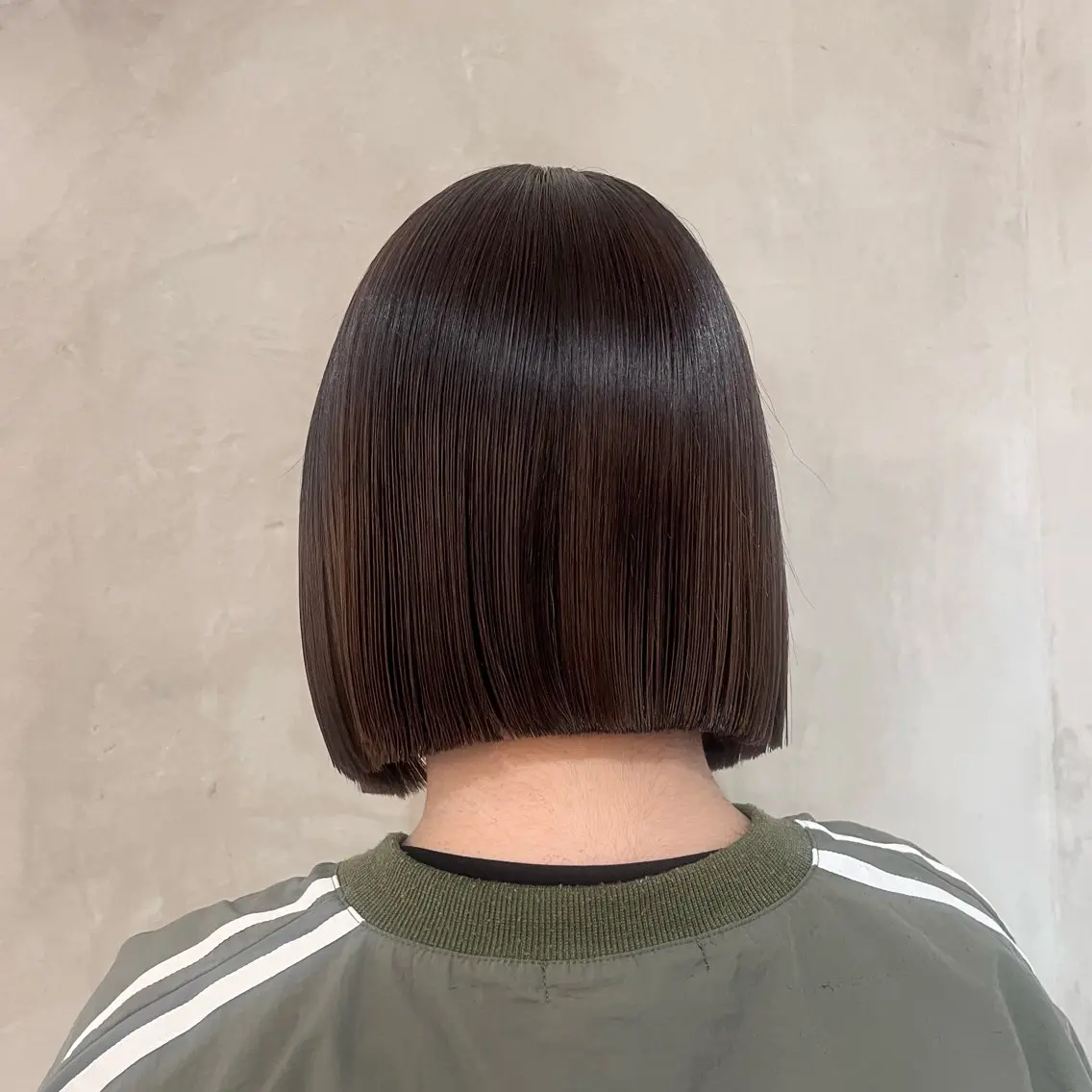 ミディアム カット トリートメント 切りっぱなしボブ/ 艶カラー/綾莉のヘアスタイル