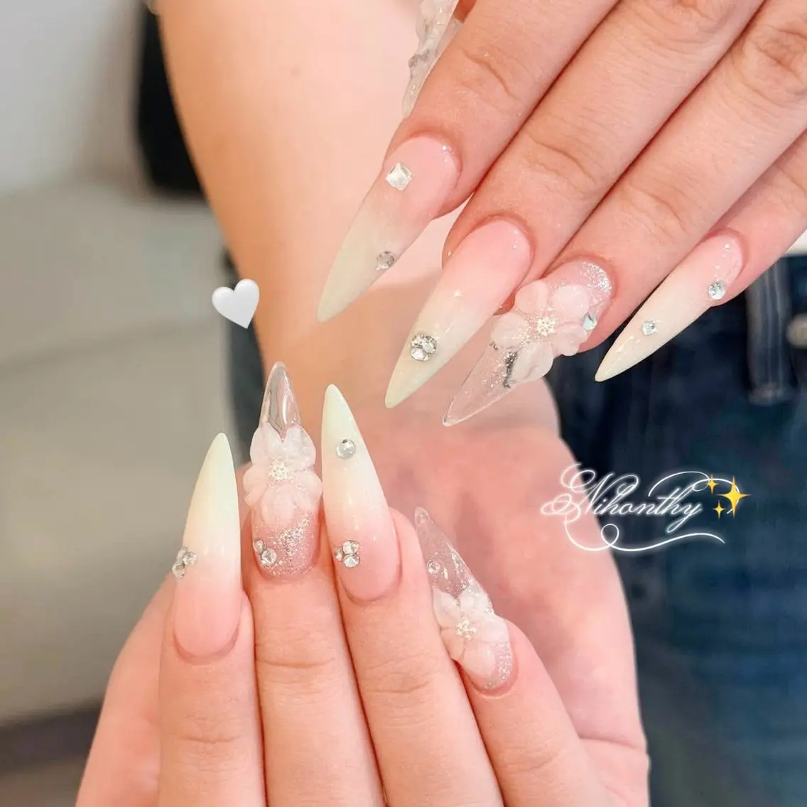 ネイル チークネイル ドット フットネイル フレンチネイル グラデーション ハンドネイル ハンドケア Nihonthy Nail 新宿のネイルデザイン