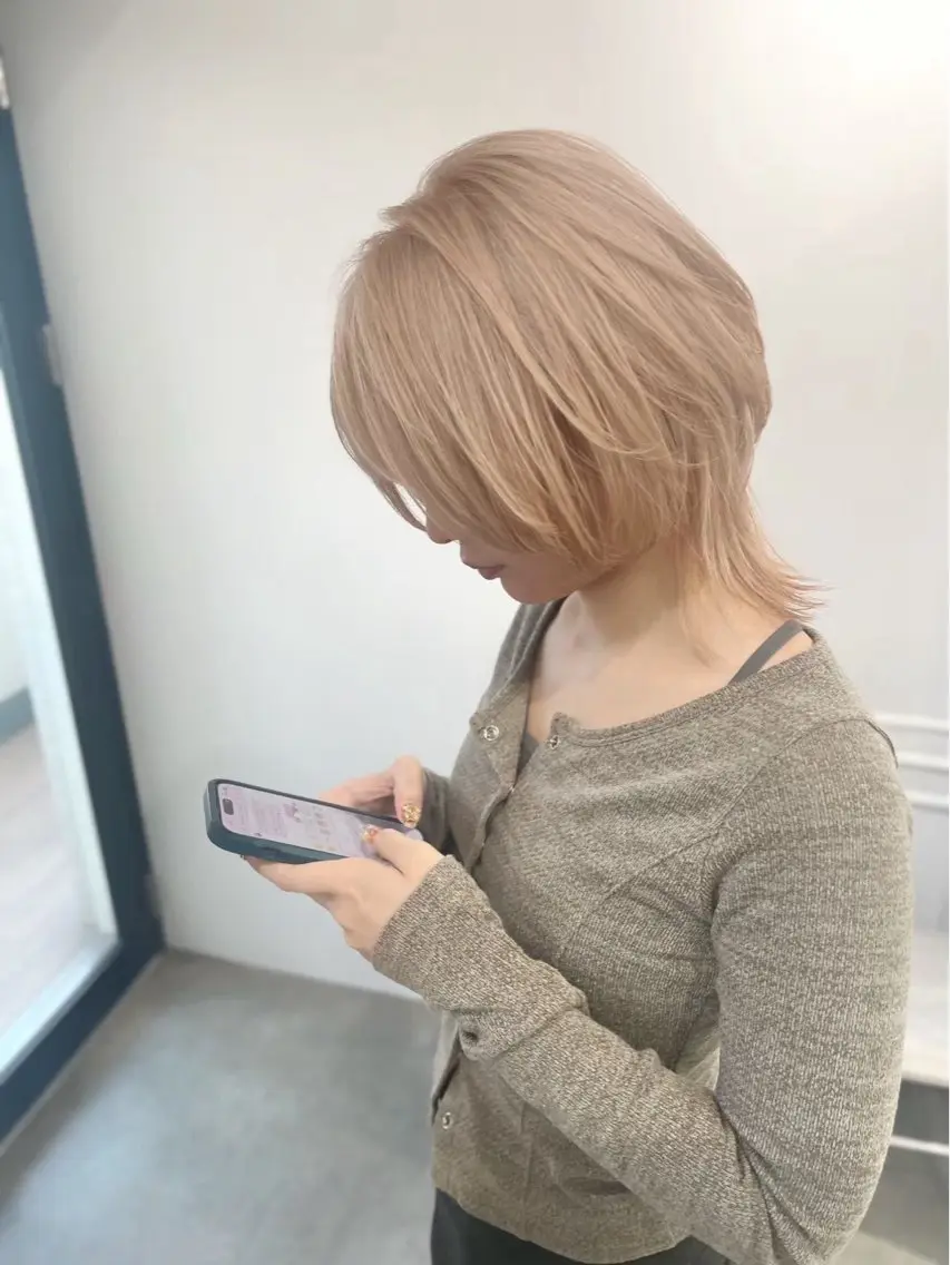 ミディアム カラー ベージュカラー ブリーチ ブロンド ブルーカラー 透明感カラー カット ヘアカラー トリートメント ブリーチ/髪質改善/ レイヤー/YUTOのヘアスタイル