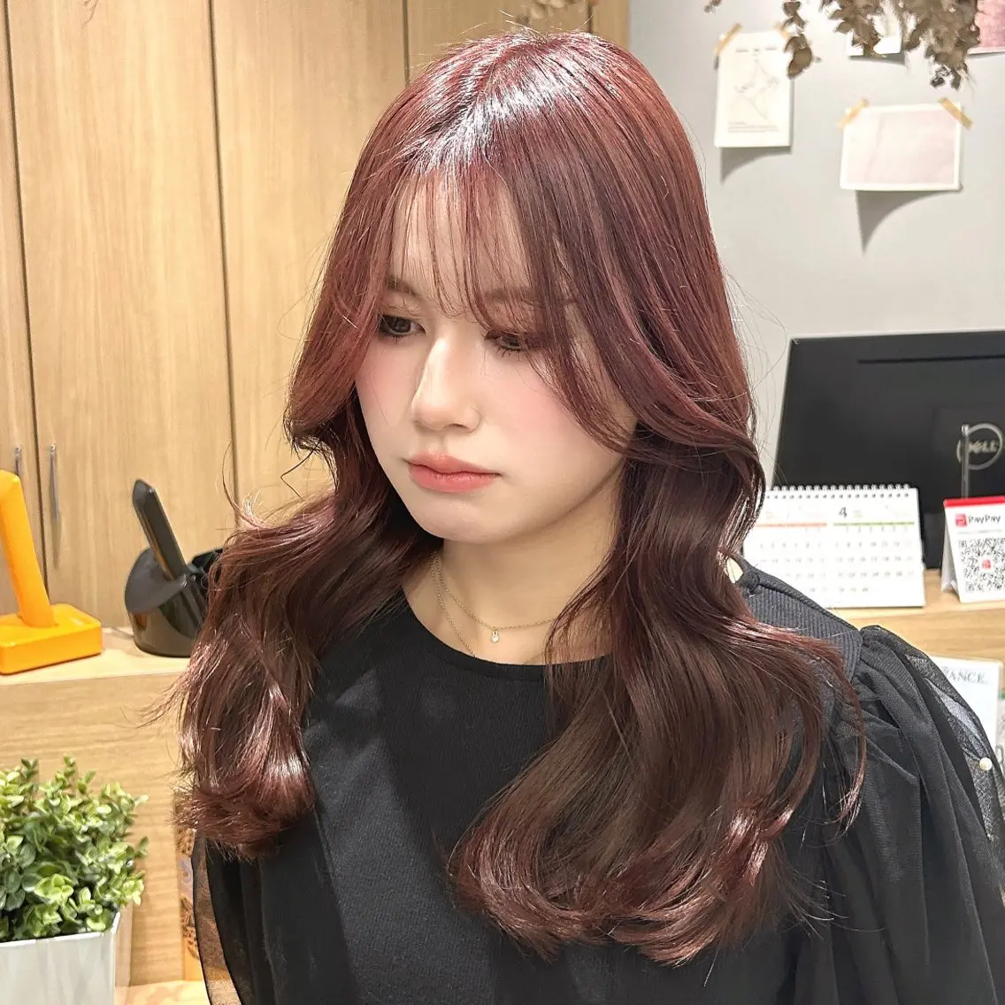 ロング カラー ブリーチ ボルドーカラー 透明感カラー ブリーチなしカラー くびれヘア 韓国ヘア×レイヤー カット/上田丈也のヘアスタイル