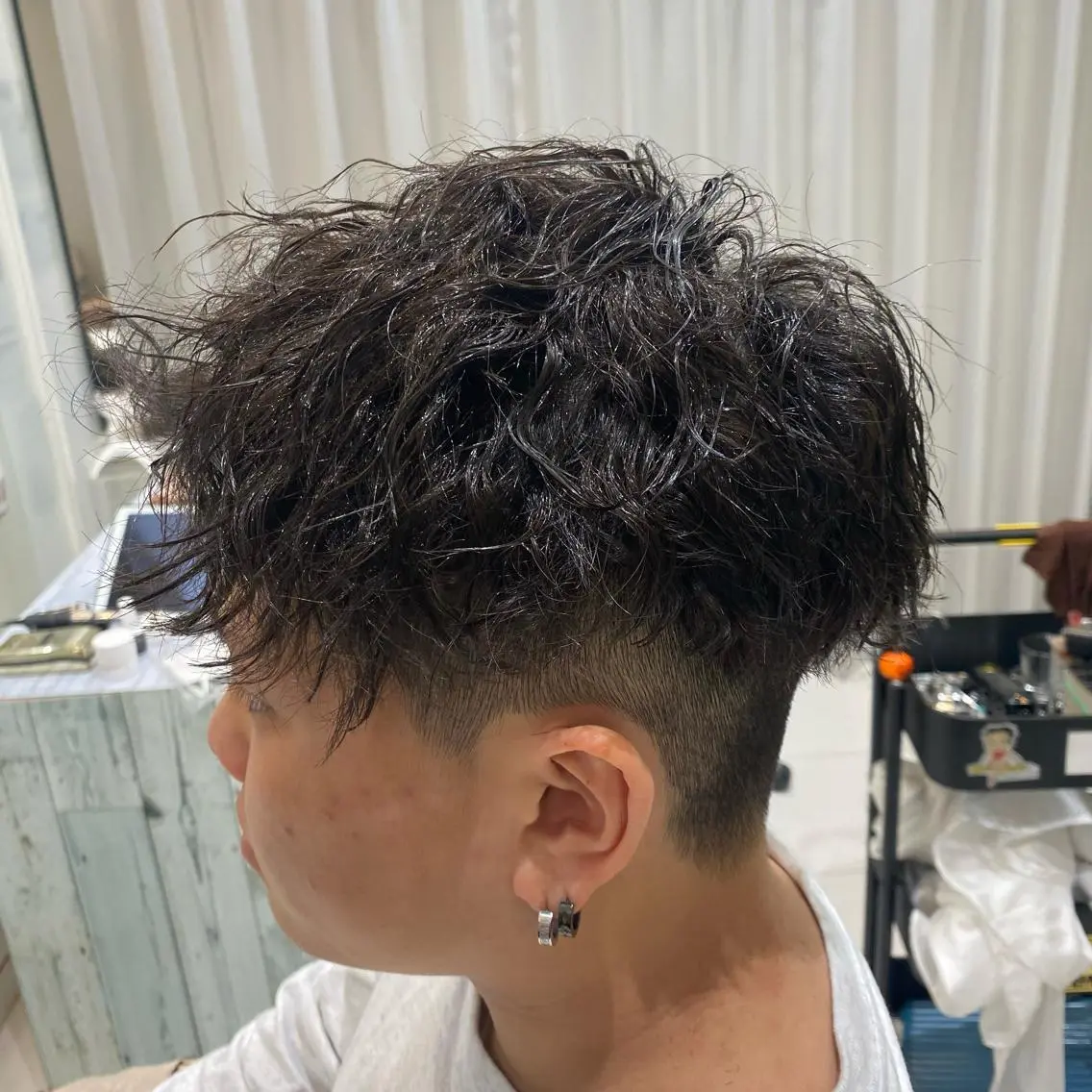 パーマ メンズ メンズパーマ メンズツイストパーマ ツイストスパイラルパーマ 波巻きパーマ スパイラルパーマ メンズサロンGRIT 店長 深山一平のヘアスタイル