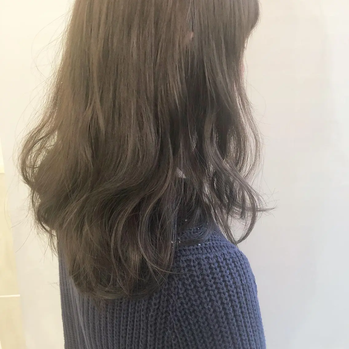 ミディアム カラー グレージュ カット ヘアカラー トリートメント 齋藤 咲のヘアスタイル