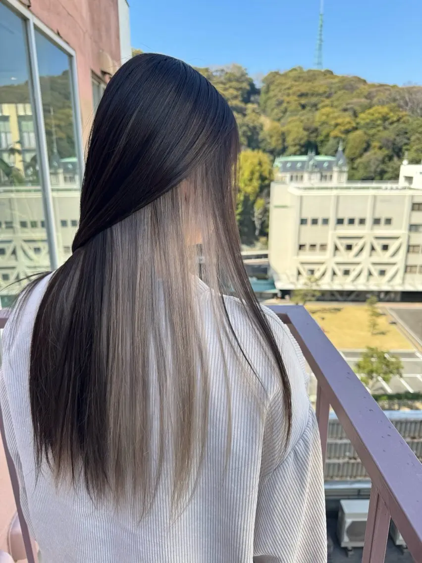 ロング カラー グレージュ ヘアカラー Viage （ビアージュ）のヘアスタイル
