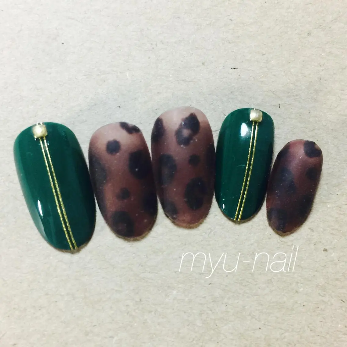 ネイル アニマル柄 グリーン マットネイル ネイルチップ ホームサロン myu-nailのネイルデザイン