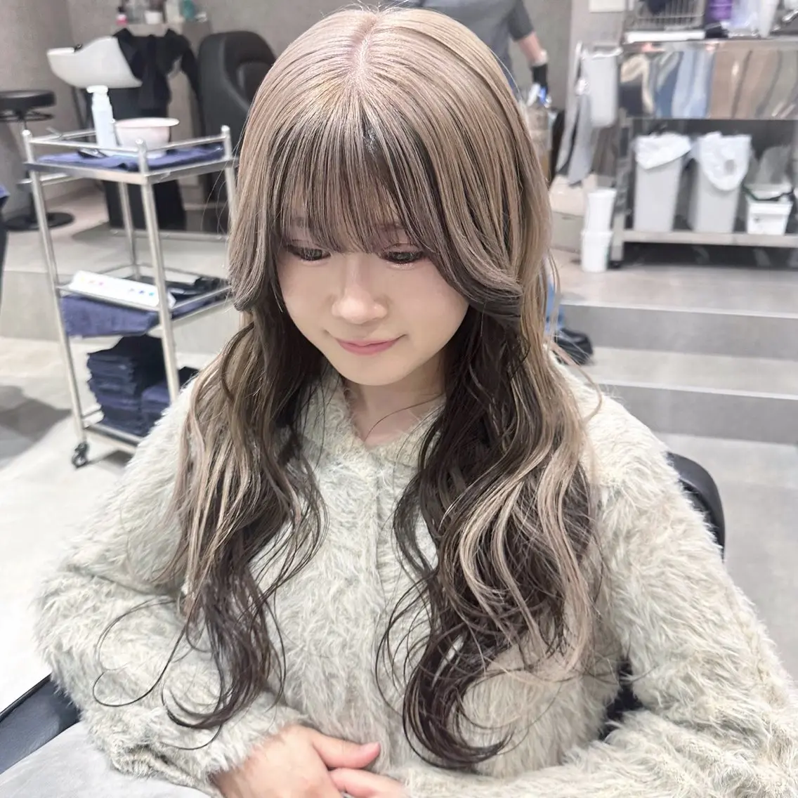 セミロング カラー ベージュカラー デザインカラー ダブルカラー グレージュ インナーカラー ヘアカラー トリートメント 井口 泰輝のヘアスタイル