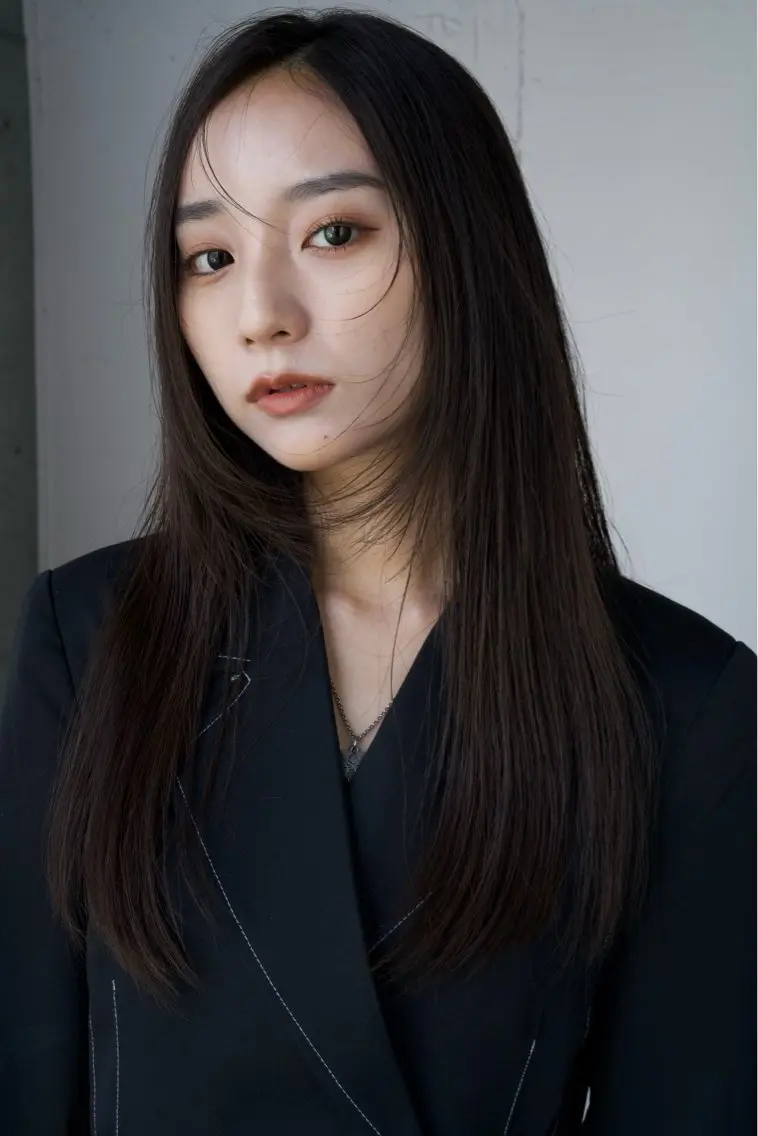 ロング カラー 顔周りカット レイヤーカット トリートメント カット ヘアカラー トリートメント まとまるレイヤー カット/透明感カラーのヘアスタイル