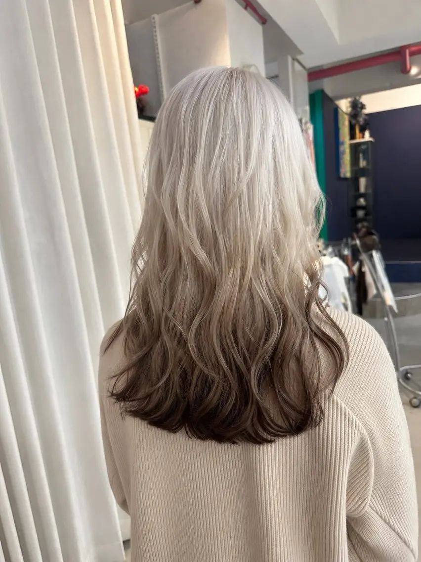 セミロング カラー ベージュカラー ブリーチ ブラウンカラー ハイトーンカラー ホワイトベージュ ヘアカラー 【デザインカラー】 南堀江　宇都宮のヘアスタイル