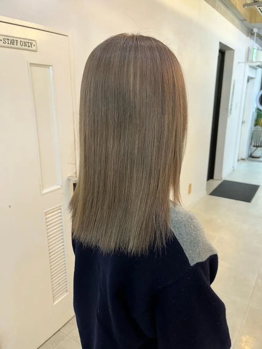 ミディアム カラー グレージュ ヘアカラー ブリーチ有無Wカラー メンズパーマ大成のヘアスタイル