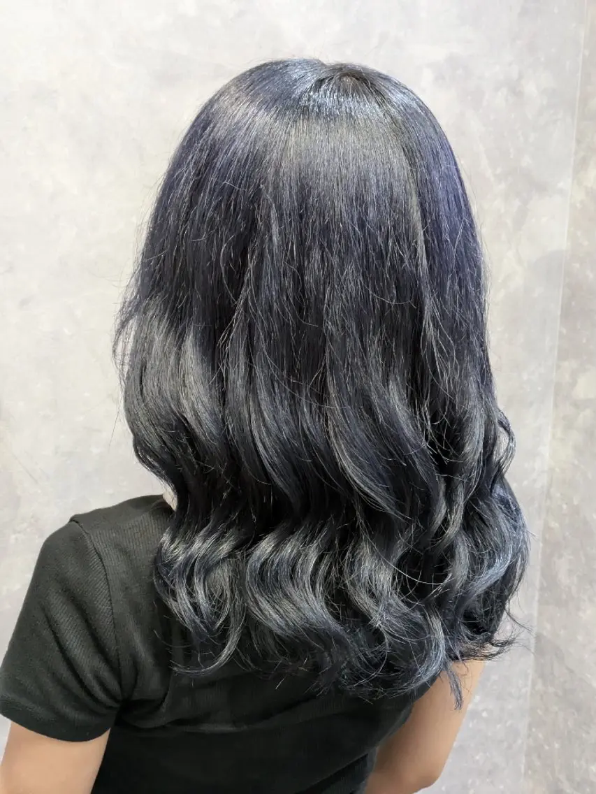 ミディアム カラー ブルーカラー ネイビーカラー カット ヘアカラー 佐藤 璃咲のヘアスタイル