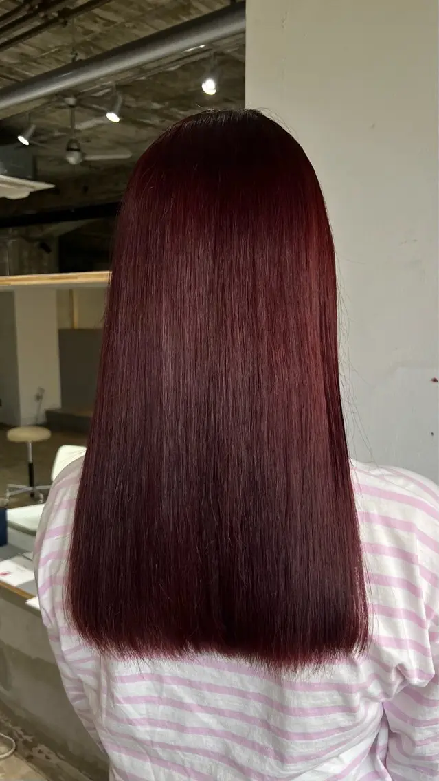 カラー ブリーチ 夏見 柚羽のヘアスタイル