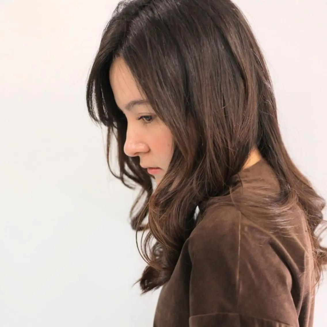 ミディアム カラー パーマ 黒髪 ブラウンカラー 透明感カラー グラデーションカラー レイヤーカット カット ヘアカラー ❇️安達 優心❇️ レイヤー/艶髪特化のヘアスタイル
