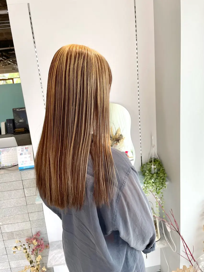 ロング カラー ブリーチ twig 山田 永嶋芽衣のヘアスタイル