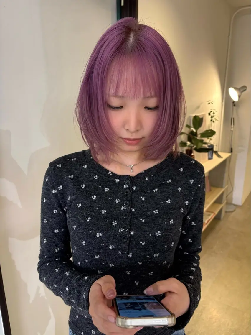 ショート カラー ブリーチ ブロンド ピンクカラー ヘアカラー ユナ ボブカット /ベージュのヘアスタイル