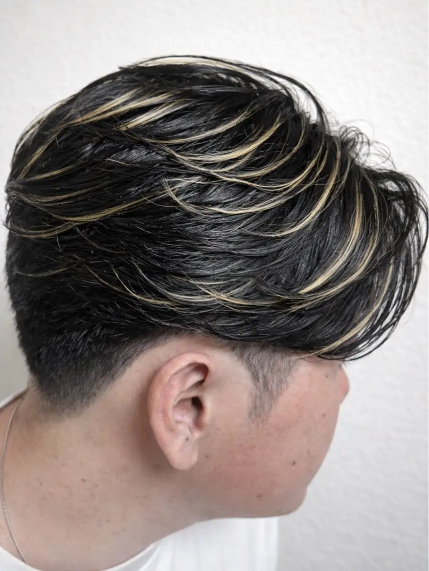 カラー メンズ センターパート メンズハイライト メンズメッシュ ハイライトカラー メッシュ ヘアカラー ✄﻿メンズ特化型で 今っぽくカッコよく✄のヘアスタイル