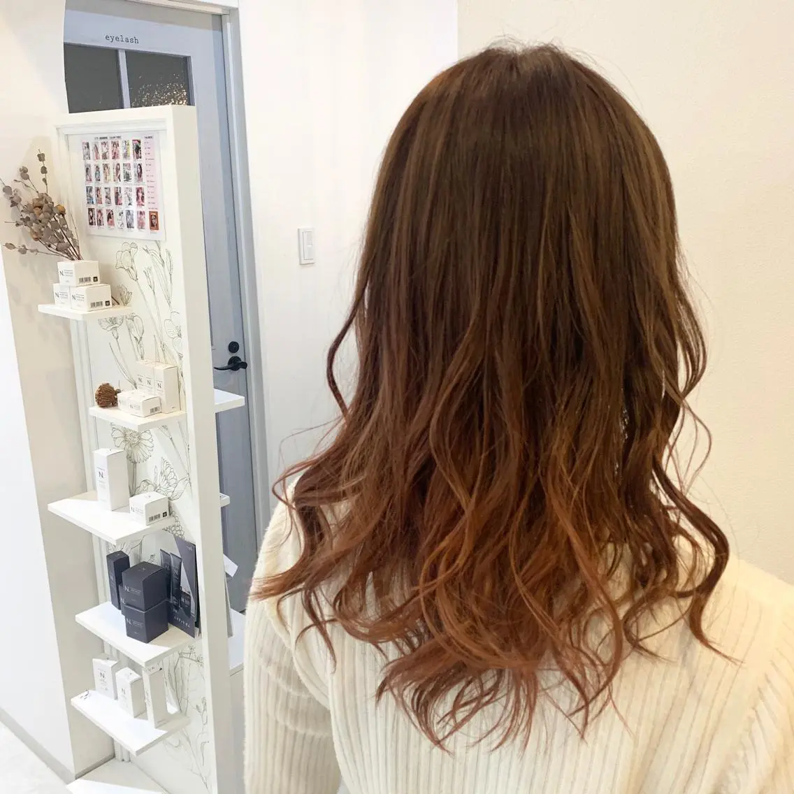 ロング カラー ブリーチ グラデーションカラー ブリーチなしカラー オレンジ cher. 新井瑞希のヘアスタイル