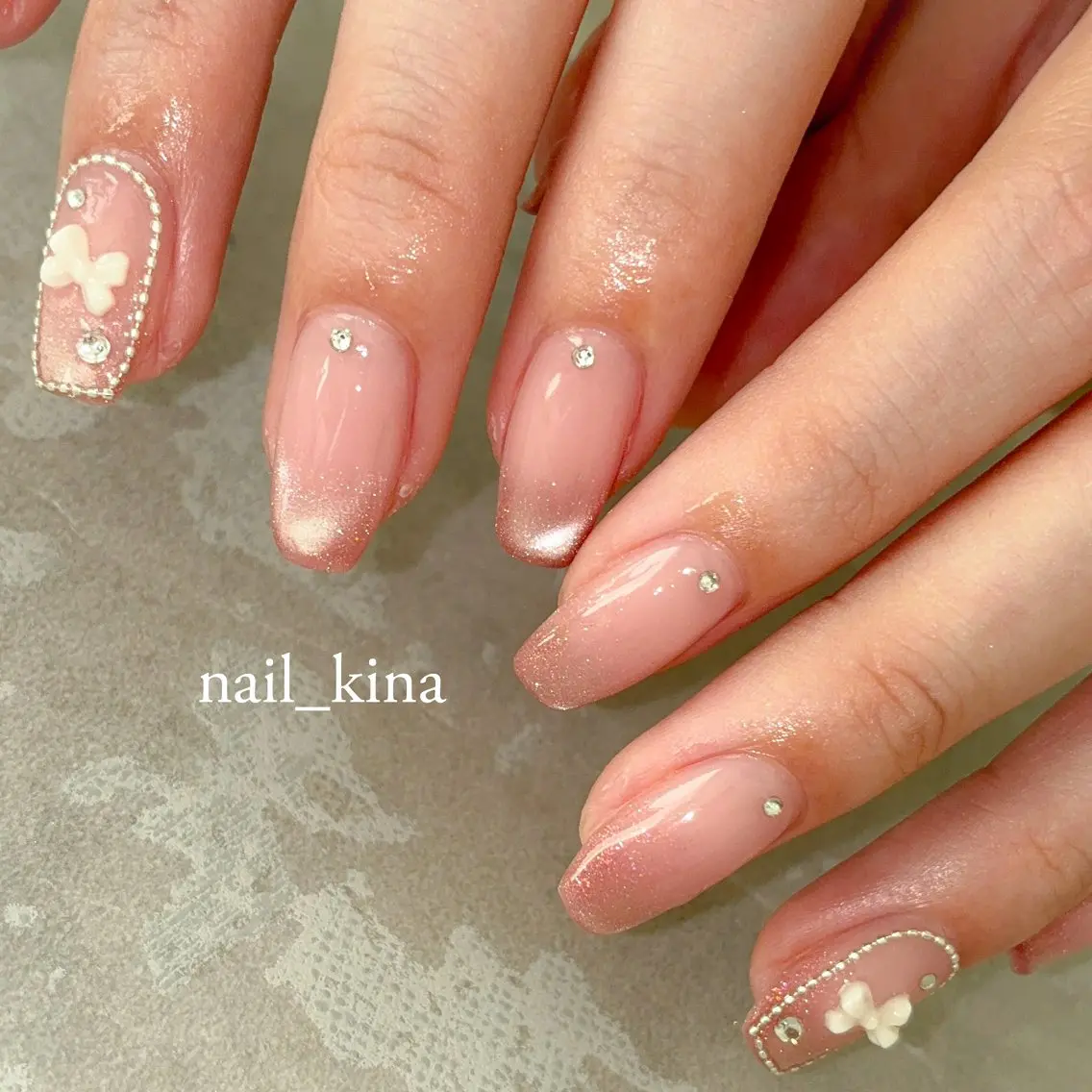 ネイル グラデーション マグネットネイル オフィスネイル ピンク リボン nail_ kinaのネイルデザイン