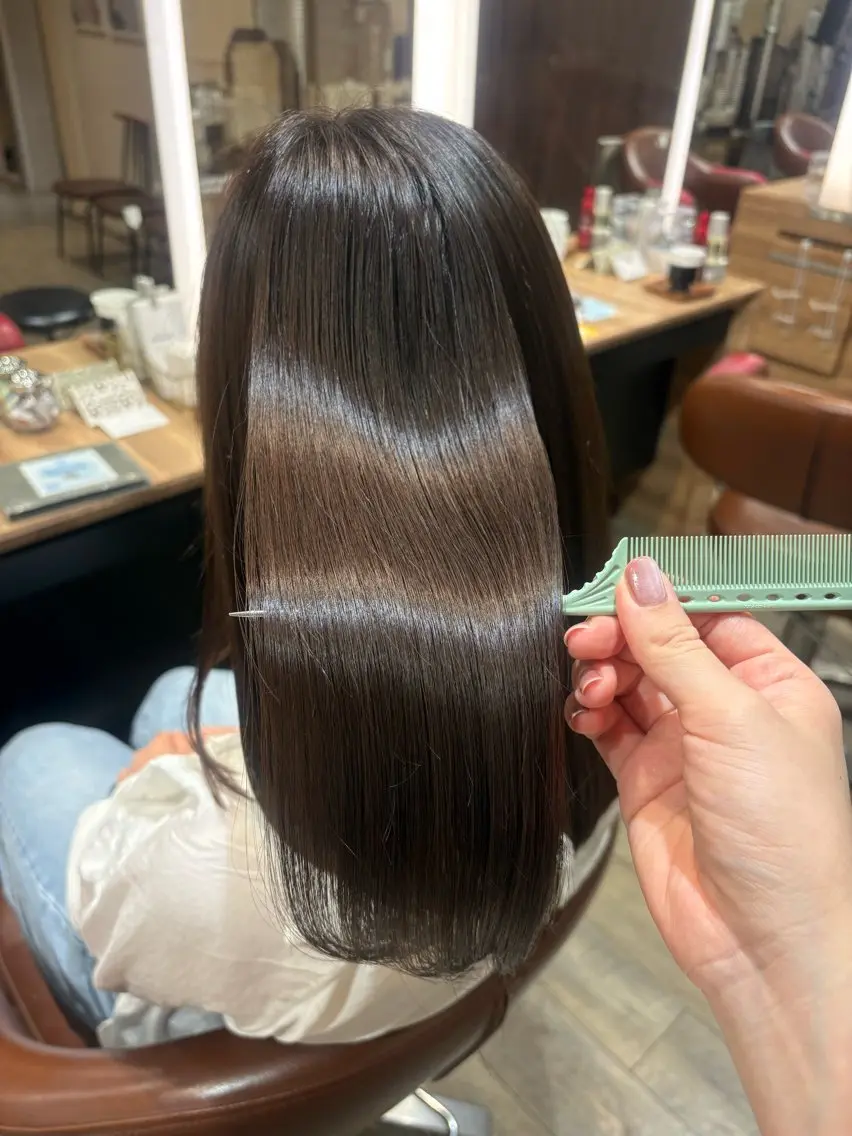 セミロング カラー ブラウンカラー オリーブブラウン 髪質改善 カット ヘアカラー トリートメント 顔周りレイヤー/ 縮毛矯正/ 岡本美優のヘアスタイル