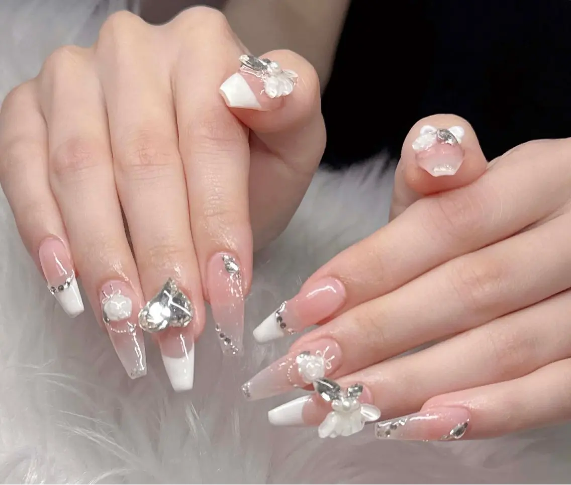 ネイル 長さ出し グラデーション 卒業式 キラキラネイル マグネットネイル Lee Nailsのネイルデザイン