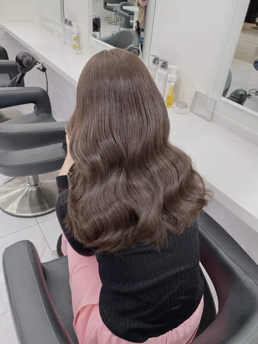 カラー ブラウンカラー ブリーチ縮毛矯正飛我 韓国ヘア🫧のヘアスタイル
