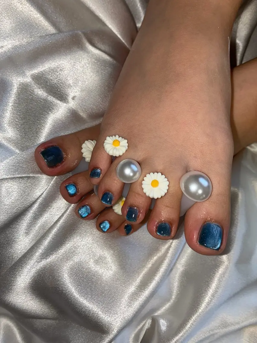 ショート フットネイル YOKOSUKA NAILS💅🩶のネイルデザイン