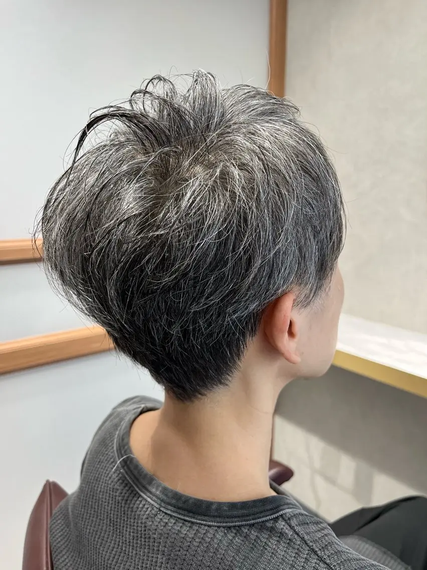 ショート 小松 真唯子のヘアスタイル