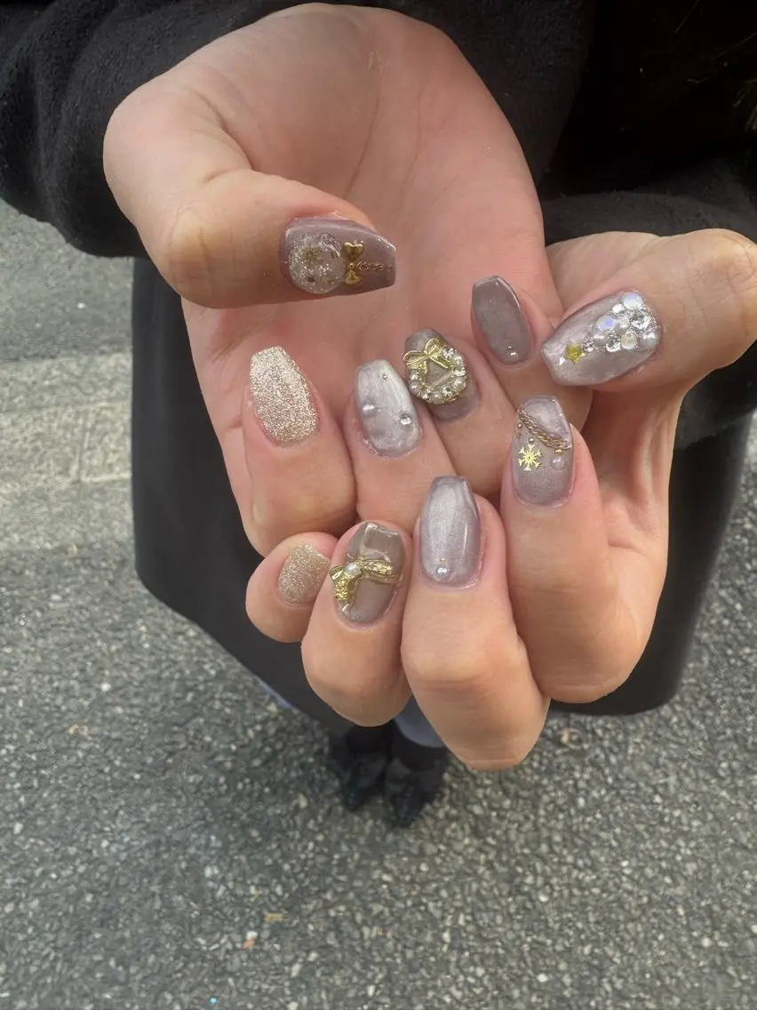 ネイル LAVISH 大和店 emi・:*+のネイルデザイン