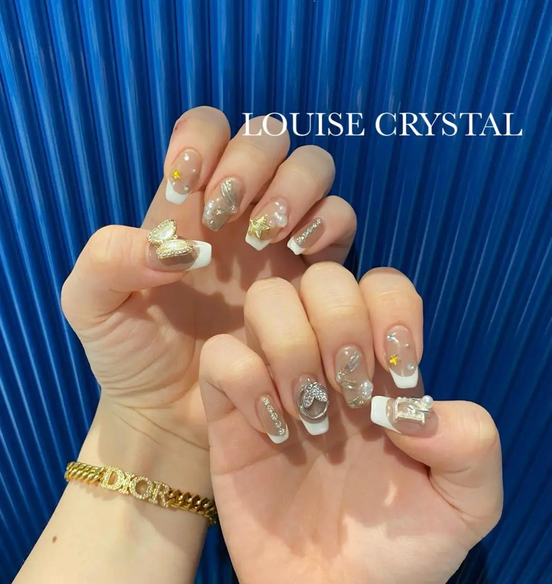 ネイル ハンドネイル LOUISE CRYSTALのネイルデザイン