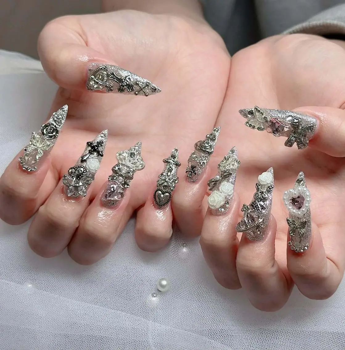 ネイル チークネイル フレンチネイル キラキラネイル 韓国ネイル マグネットネイル ハンドネイル Buruberii hbaby nailのネイルデザイン