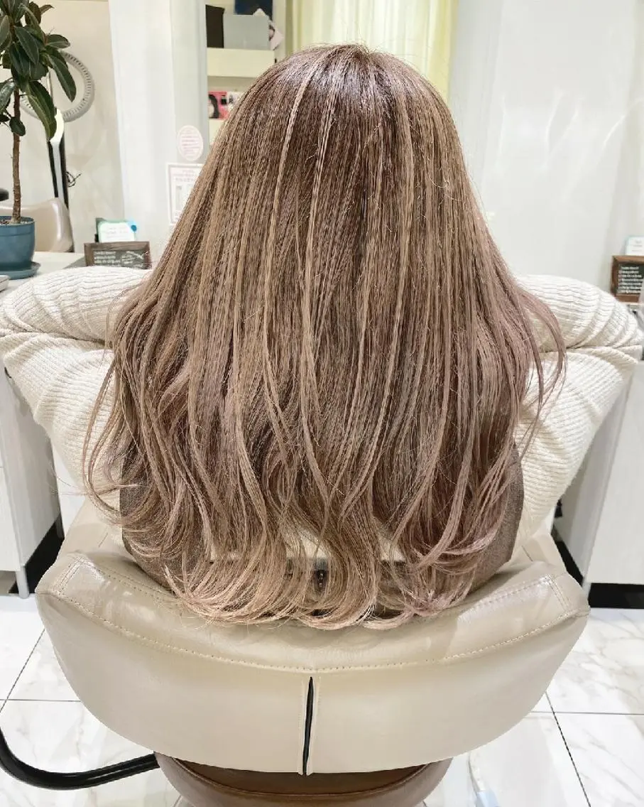 【ブリーチカラー】全体ブリーチダブルカラー　施術目安時間200分の写真