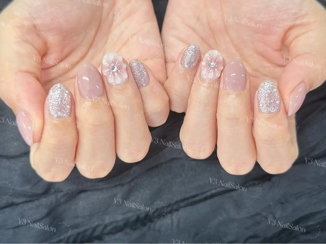 ネイル フラワーネイル ガーリー キラキラネイル ラメ(グリッター) ピンク ハンドネイル Y3 NailSalonのネイルデザイン