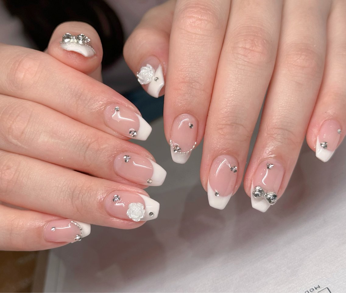 ネイル オーロラネイル ブルー チークネイル フレンチネイル グラデーション ハンドネイル HANA NAILSのネイルデザイン