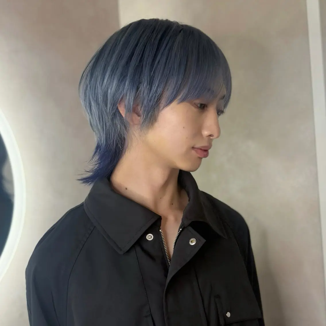 ショート カラー メンズ メンズブリーチ ブリーチ ブルーカラー デザインカラー ヘアカラー Hinako🦋 ブリーチカラーのヘアスタイル