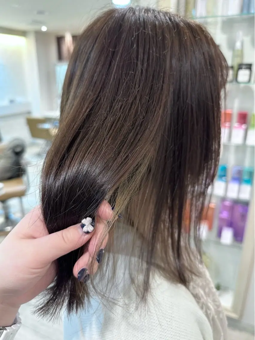 ミディアム カラー ヘアアレンジ 黒髪 ブリーチ ダブルカラー ハイライトカラー インナーカラー 韓国ヘア/レイヤー 顔周りカット/ユキナのヘアスタイル
